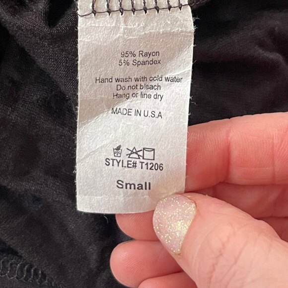 Embroidered Rainbow Shirt With Ruffle Sleeves Size Small - Picture 6 of 8